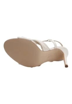 Faina Caspio - Sandalen - Creme -Faina 48cf9aa64053499a9138047ba667363b