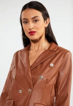 Faina Imitatieleren Jas - Kamel -Faina ba416687c4604464ae965c061fd3cb80